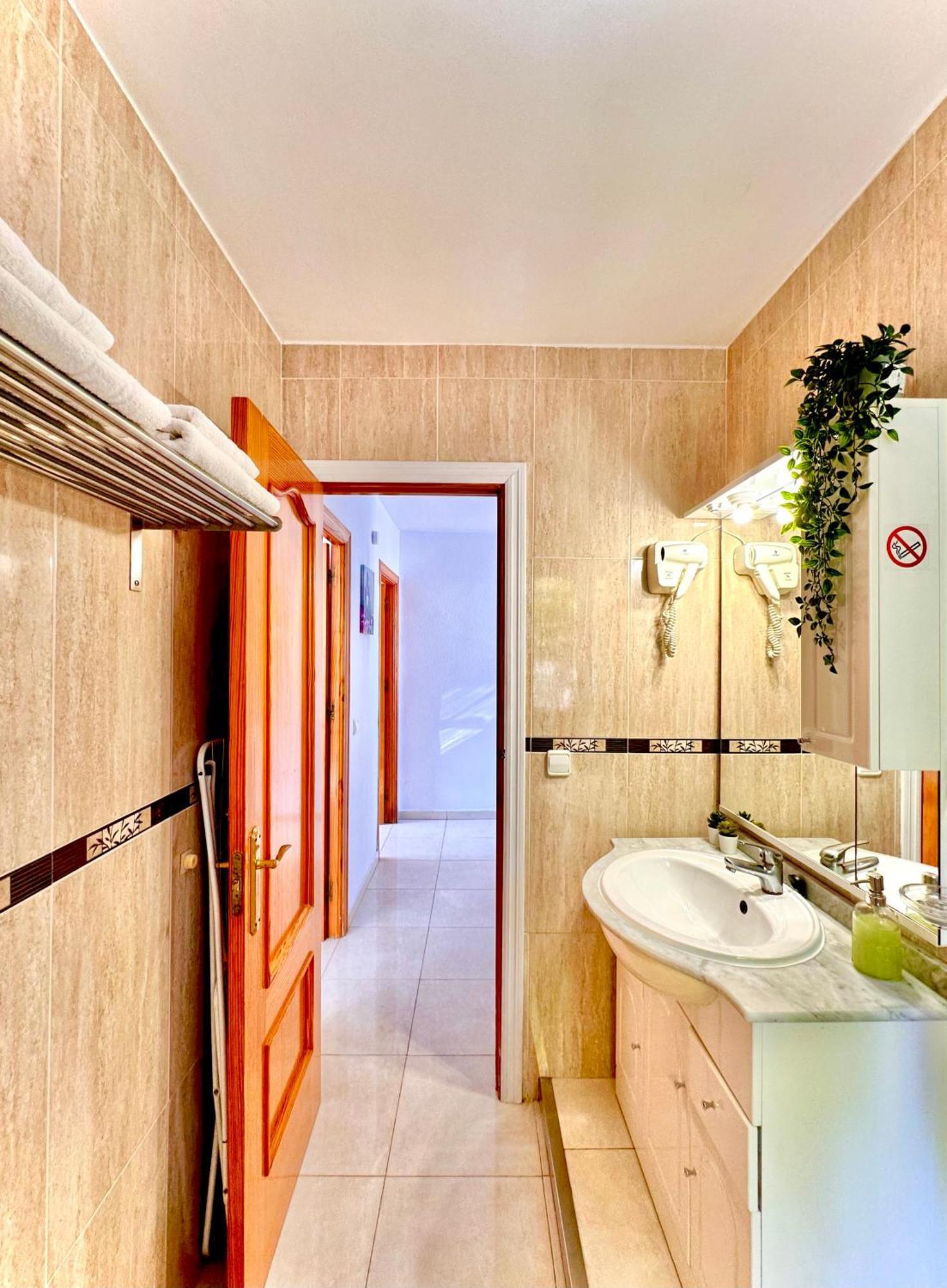 Apartamentos J&K Torremolinos Luaran gambar