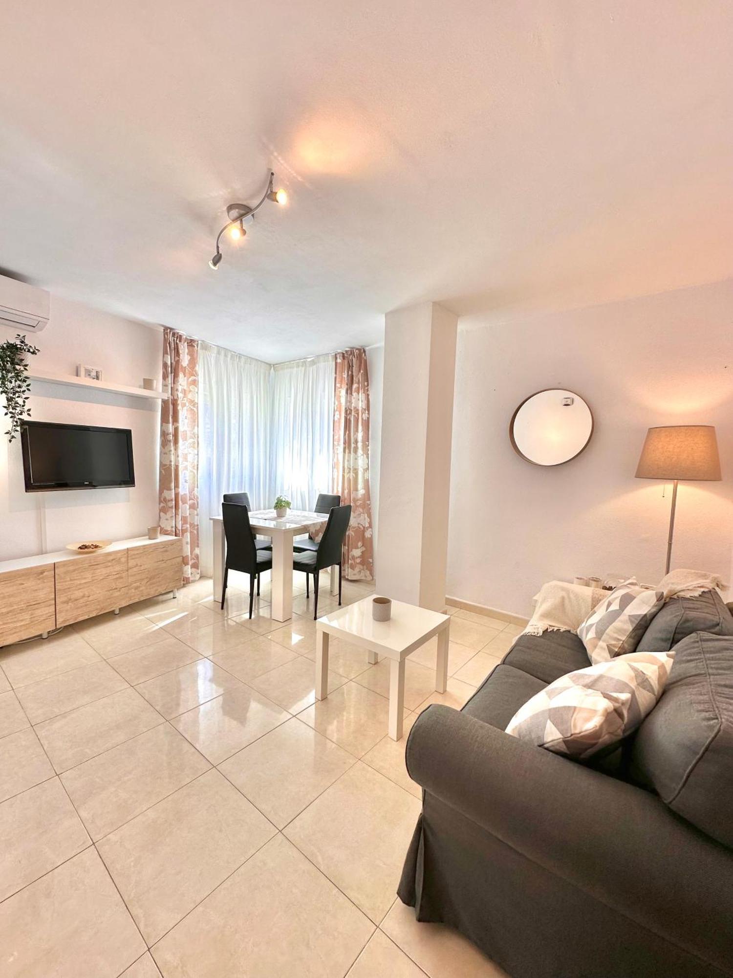 Apartamentos J&K Torremolinos Luaran gambar