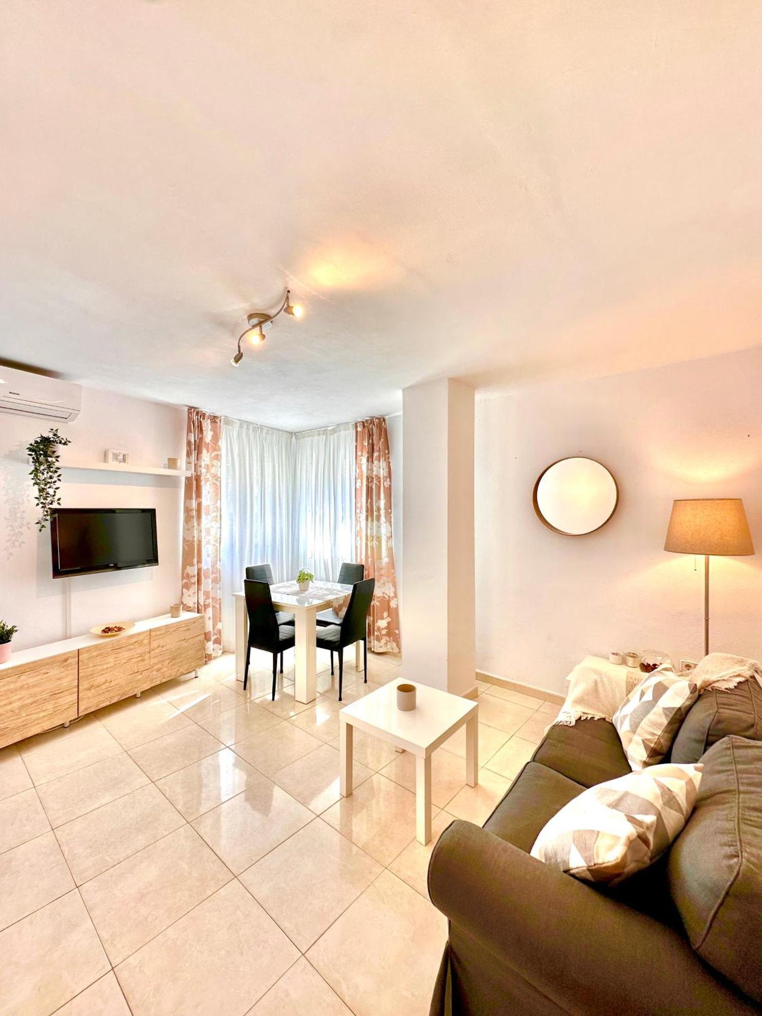 Apartamentos J&K Torremolinos Luaran gambar