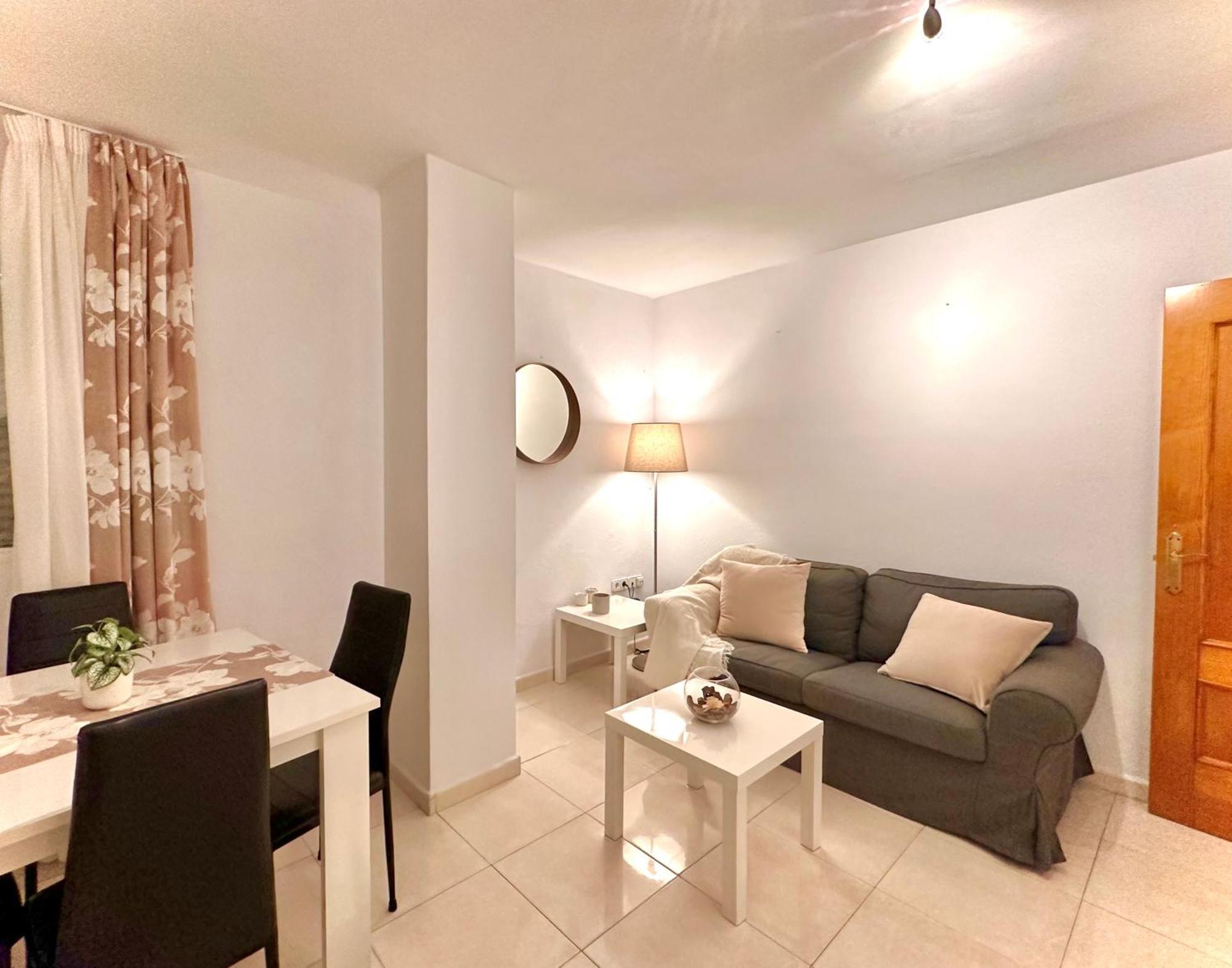 Apartamentos J&K Torremolinos Luaran gambar