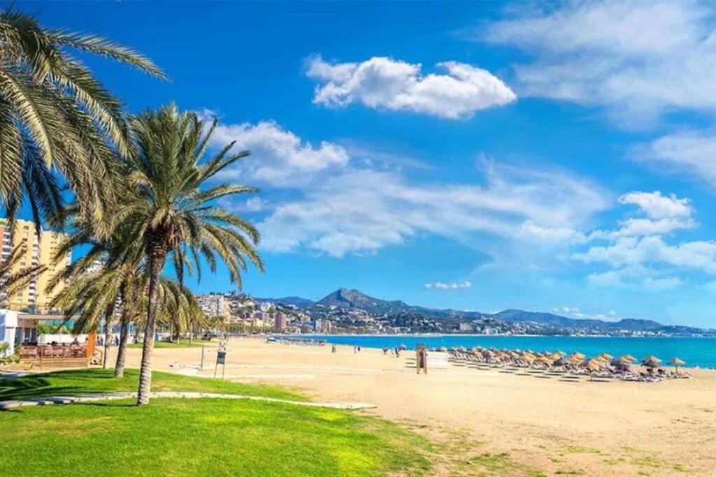 Apartamentos J&K Torremolinos Luaran gambar