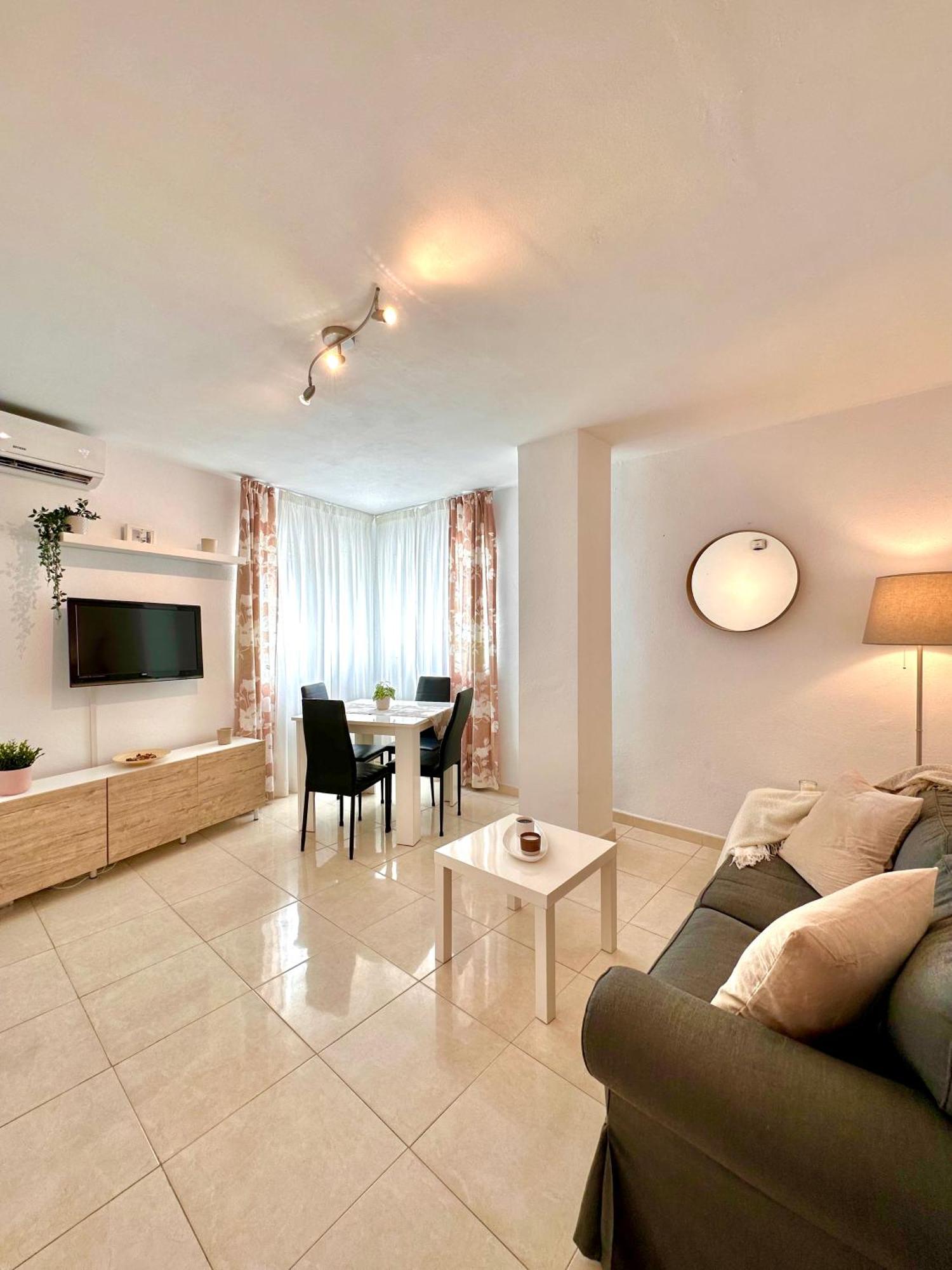 Apartamentos J&K Torremolinos Luaran gambar