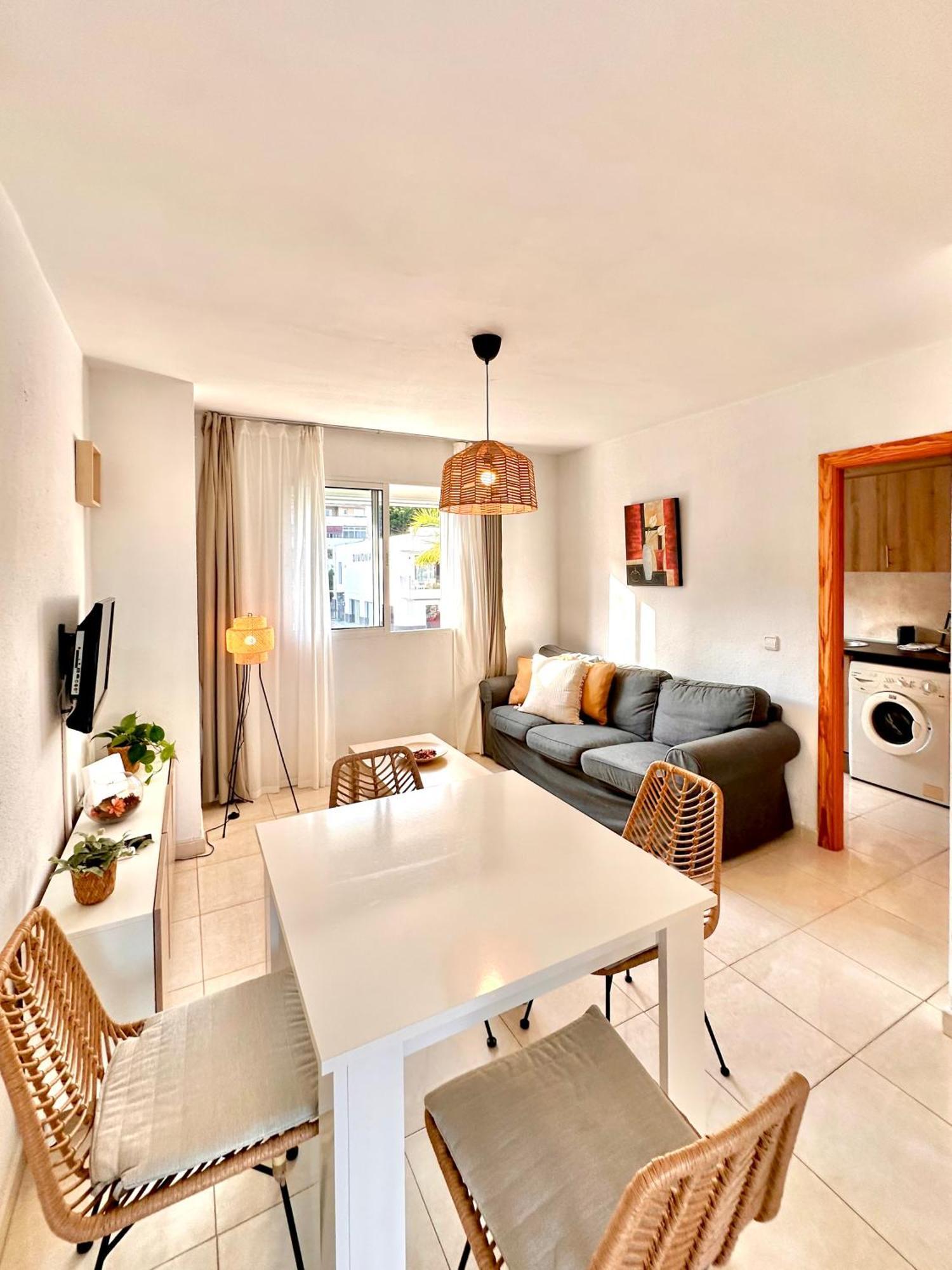 Apartamentos J&K Torremolinos Luaran gambar