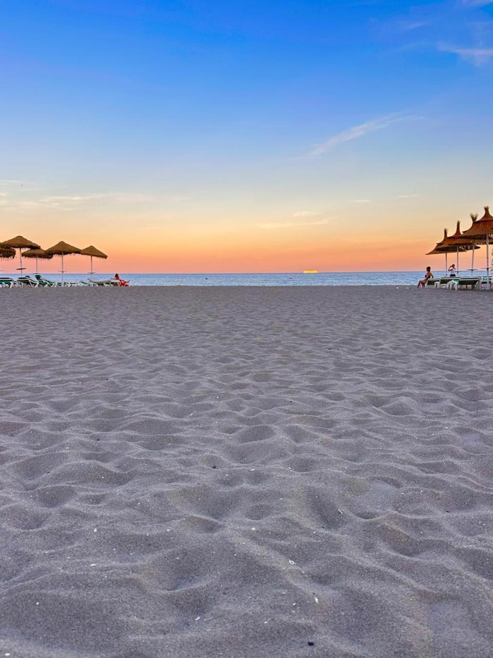 Apartamentos J&K Torremolinos Luaran gambar
