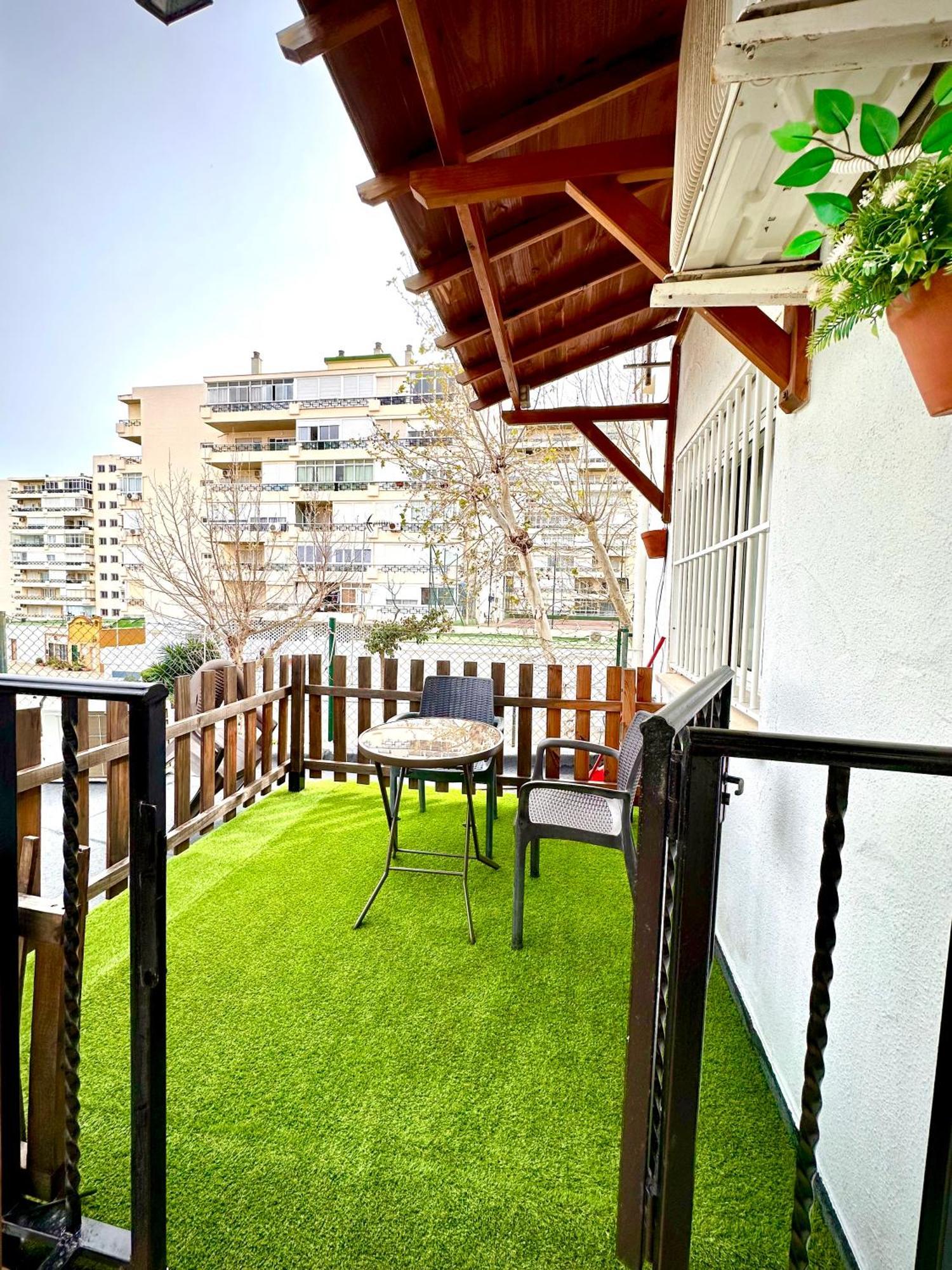 Apartamentos J&K Torremolinos Luaran gambar
