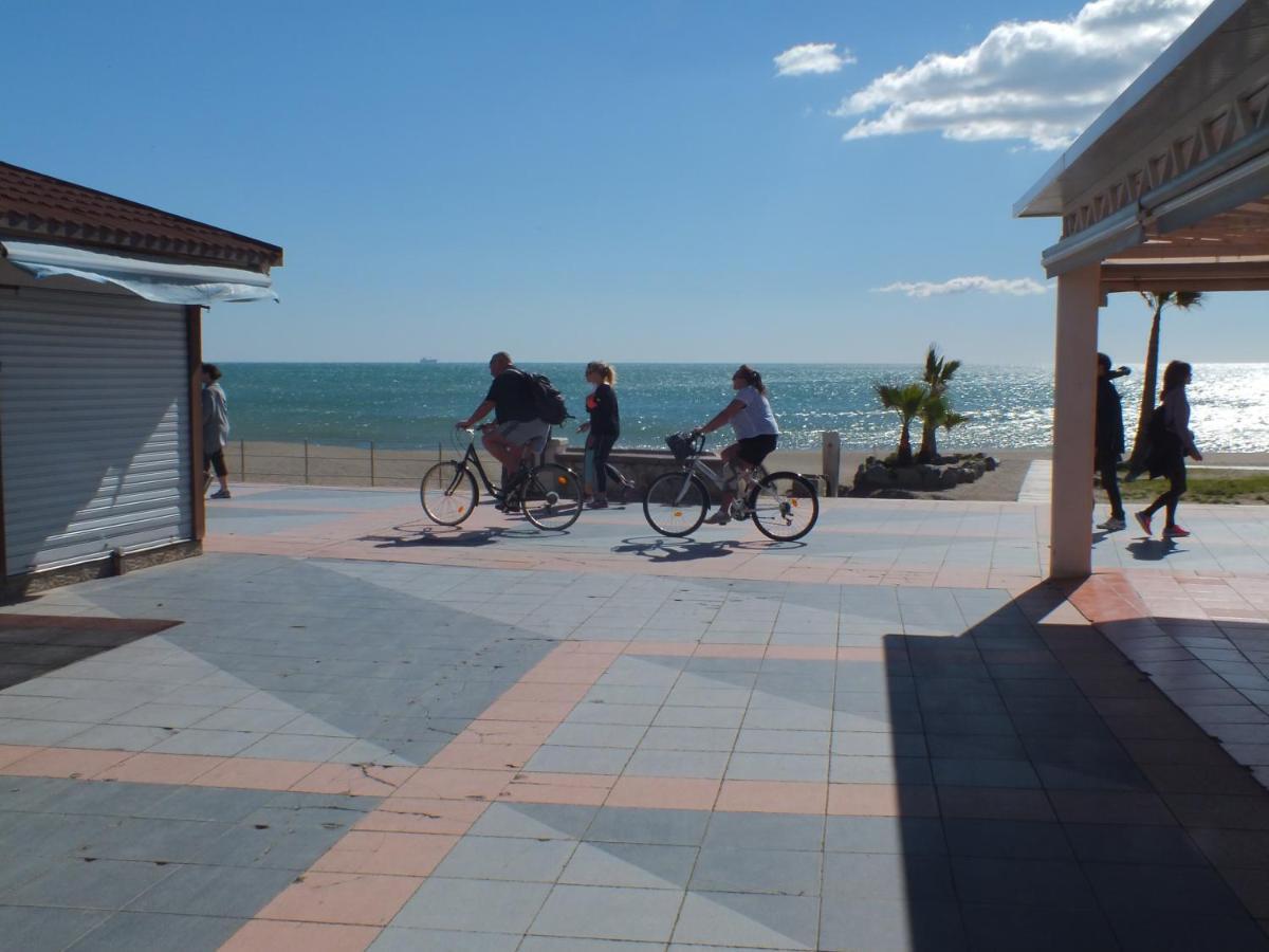 Apartamentos J&K Torremolinos Luaran gambar